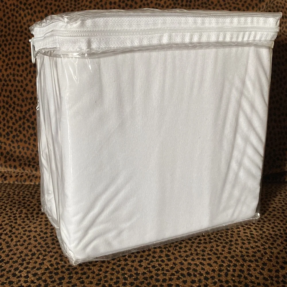 WEEKENDER Jersey Mattress Protector - KING - White - NWOT